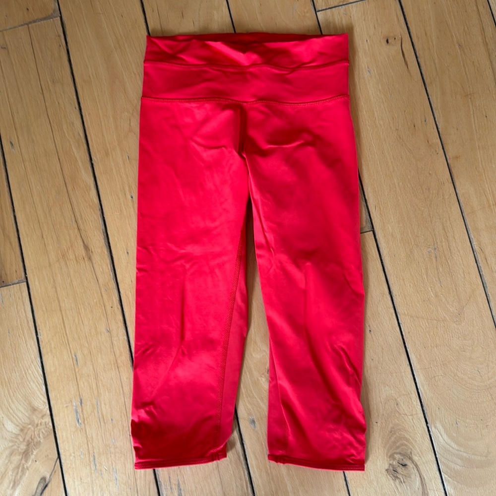 Lululemon short (to knees) leggings size 4